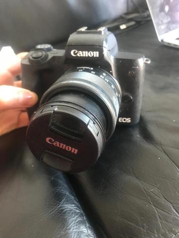 Canon EOS R50 Camera + Statief – Uitstekende Staat beschikbaar voor biedingen
