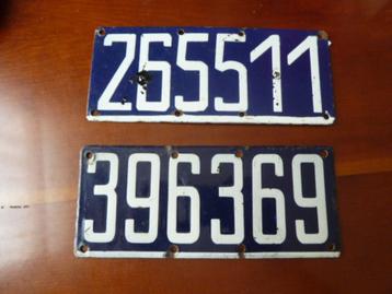 2 oude vintage geëmailleerde kentekenplaten. beschikbaar voor biedingen