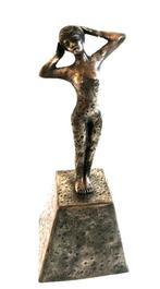 Statue ancienne de jeune femme, Enlèvement ou Envoi