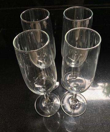 Set van 4 champagneglazen beschikbaar voor biedingen