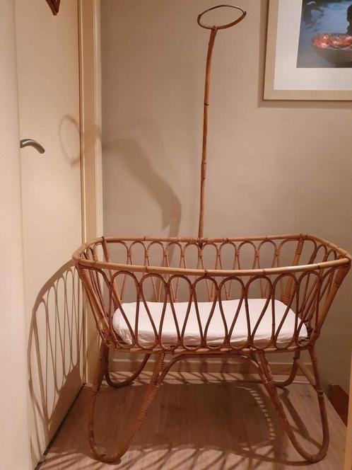 Babybed/wieg van rotan, Kinderen en Baby's, Babywiegjes en Ledikanten, Zo goed als nieuw, Wieg, Ophalen