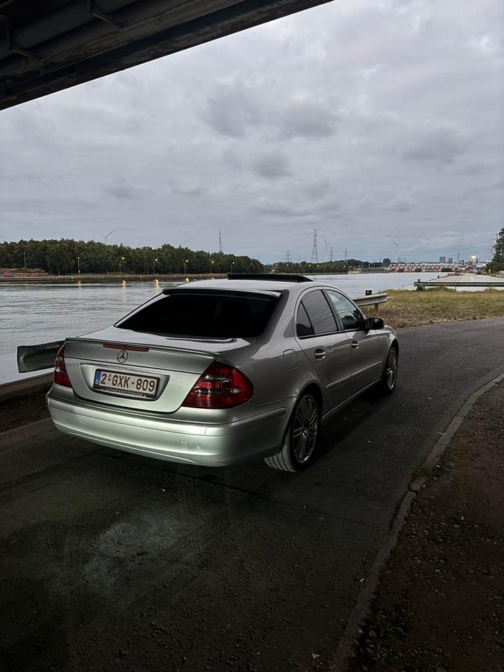 Mercedes w211 E220, Auto's, Mercedes-Benz, Particulier, E-Klasse, Diesel, 5 deurs, Automaat, Zilver of Grijs, Zwart, Stof, Ophalen