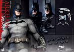 Hot Toys DC Batman Arkham City Batman VGM18  1/6 Figuur, Verzamelen, Ophalen of Verzenden, Nieuw, Tv, Actiefiguur of Pop