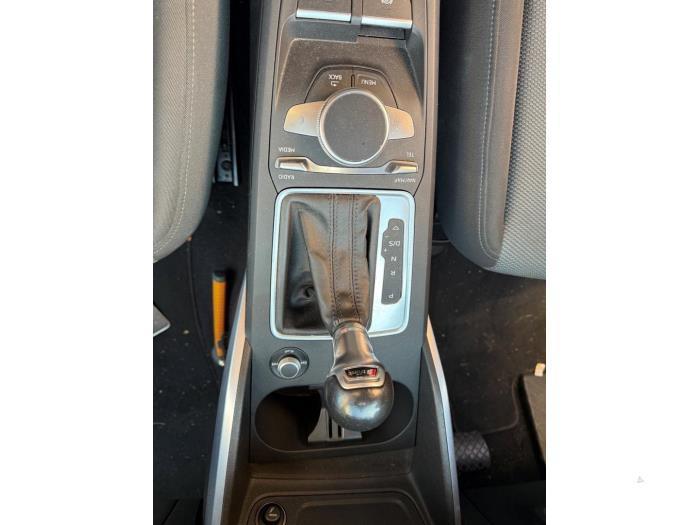 Versnellingspook van een Audi Q2, Auto-onderdelen, Interieur en Bekleding, Audi, Gebruikt, 3 maanden garantie