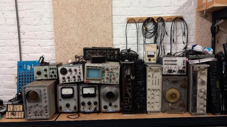 Talrijke analoge instrumenten, Muziek en Instrumenten, Synthesizers, Gebruikt, 61 toetsen, Roland, Ophalen of Verzenden