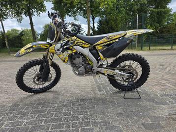 Suzuki RMZ 250 bouwjaar 2008 € 3000 euro  Wegens inruil beschikbaar voor biedingen