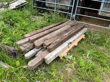 Beton palen gratis af te halen beschikbaar voor biedingen