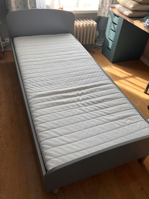 Lit Flexa Play (enfant) et matelas, Huis en Inrichting, Slaapkamer | Bedden, Gebruikt, Grijs, Ophalen