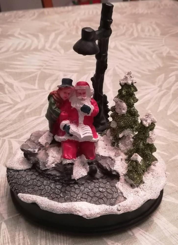 2 Kerstdorp beeldjes met verlichting, Diversen, Kerst, Zo goed als nieuw, Ophalen of Verzenden