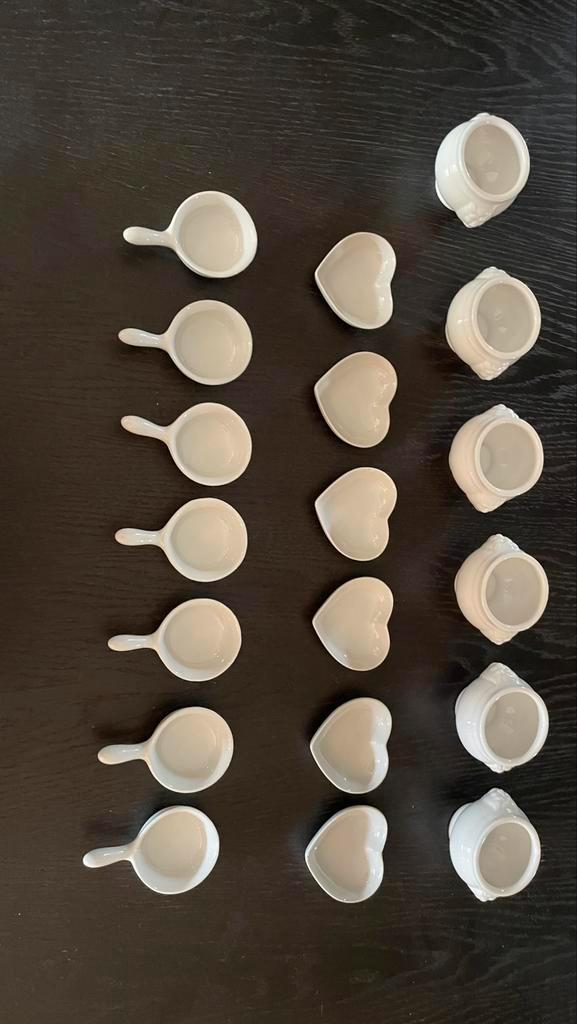Complete Set van 18 Witte Saus-/Tapas-/dipschaaltjes, Huis en Inrichting, Keuken | Servies, Zo goed als nieuw, Keramiek, Ophalen