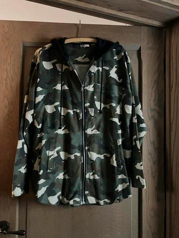 Veste de camouflage cool de la marque Divided disponible aux enchères