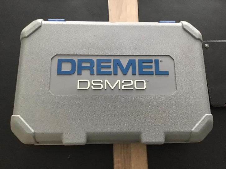 Dremel DSM 20 invalzaag weinig gebruikt en in perfecte staat, Doe-het-zelf en Bouw, Gereedschap | Slijpmachines, Zo goed als nieuw