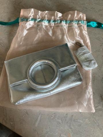 Lederen clutch unisa beschikbaar voor biedingen