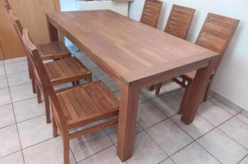 Houten Eetkamer Tafel + 6 stoelen beschikbaar voor biedingen