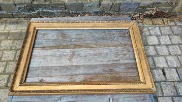 Groot gegoten houten frame beschikbaar voor biedingen