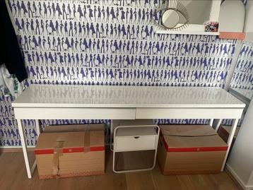 Witte dressoir beschikbaar voor biedingen