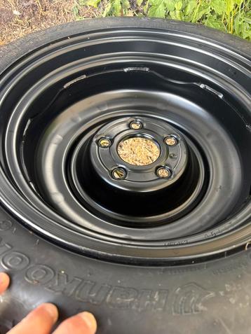 Jantes avec pneus Skoda fabia de 2009 a 2014 125/80D 15 95M beschikbaar voor biedingen