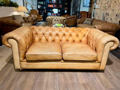 Stoere Vintage Chesterfield 2,5 Zits bank Camel Cognac, Antiek en Kunst, Antiek | Meubels | Stoelen en Sofa's, Ophalen of Verzenden