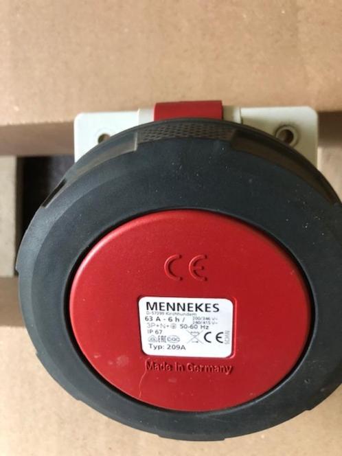 Mennekes rode CEE-half-inbouwcontactdoos 63A - 400V, Doe-het-zelf en Bouw, Elektriciteit en Kabels, Zo goed als nieuw, Stopcontact