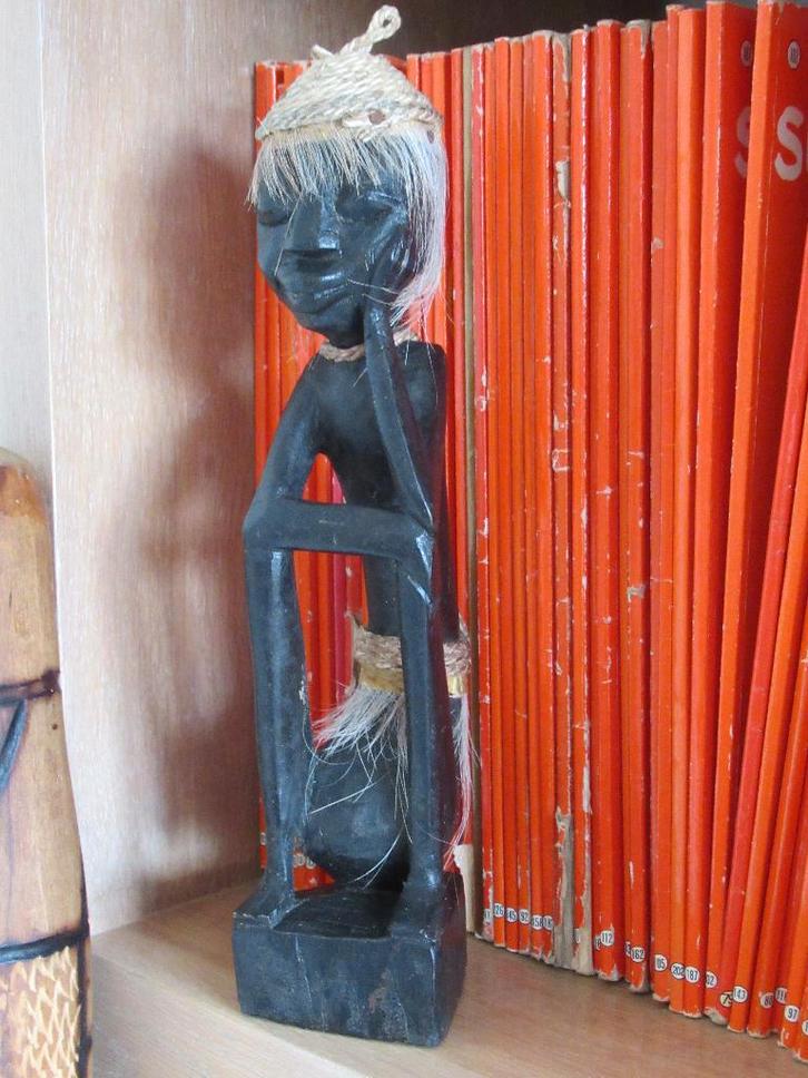 houten beeldje- LOMBOK-INDONESIE-handgesneden-H 26cm, Antiquités & Art, Art | Sculptures & Bois, Enlèvement ou Envoi