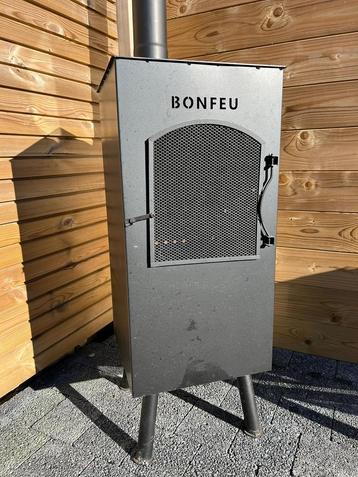 Tuinhaard met barbecue beschikbaar voor biedingen