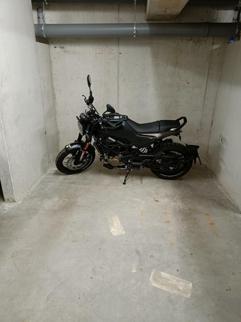 Husqvarna svartpilen 125 ( 2060 km ), Motos, Motos | Husqvarna, Particulier, Enlèvement