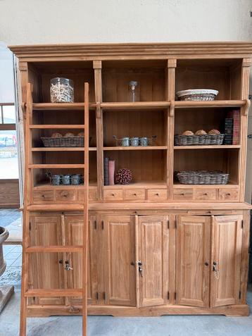 VITRINE KAST  beschikbaar voor biedingen