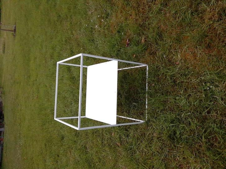 Wit metalen bijtafelmodel plantendisplay, Maison & Meubles, Tables | Tables d'appoint, Utilisé, Enlèvement