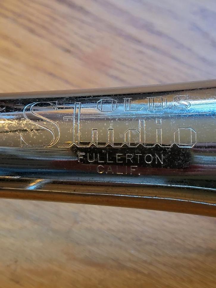 Olds Studio tenor trombone uit 1969, nikkel, Muziek en Instrumenten, Blaasinstrumenten | Trombones, Gebruikt, Tenor, Met koffer