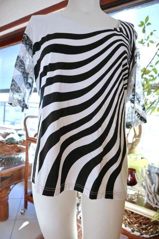 prachtig origineel uniek zwart/wit T-shirt, Kleding | Dames, T-shirts, Zo goed als nieuw, Maat 42/44 (L), Wit, Korte mouw, Ophalen of Verzenden