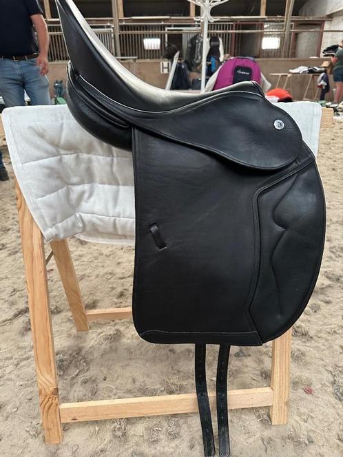 Dressuurzadel Pegasus Claudia Butterfly, Dieren en Toebehoren, Paarden en Pony's | Zadels, Zo goed als nieuw, Dressuur, Ophalen