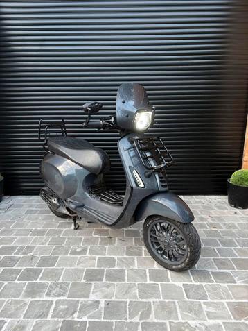 Vespa sprint 80cc 2021 B klasse disponible aux enchères