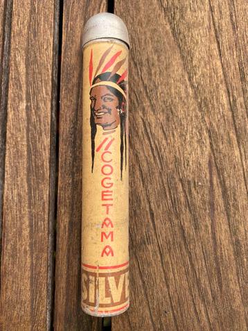 Retro sigarenkoker beschikbaar voor biedingen