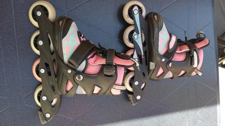 Rollers enfants fille pointure 29-33 roses, Sport en Fitness, Skeelers, Gebruikt, Inline skates 4 wielen, Overige merken, Kinderen