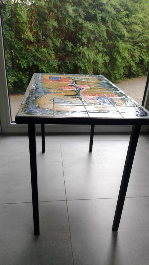 Vintage salontafeltje met tegels, Huis en Inrichting, Tafels | Salontafels, Gebruikt, 50 tot 75 cm, Minder dan 50 cm, 50 tot 100 cm