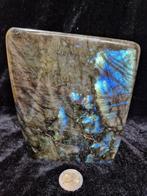 Sculpture en Labradorite Avec un Magnifique Flash! - 4 KG !, Enlèvement ou Envoi, Minéral
