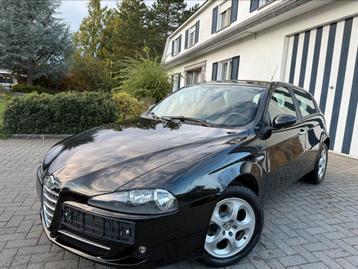 Alfa Romeo 147 - Black Line - Gekeurd - Nieuwstaat! beschikbaar voor biedingen