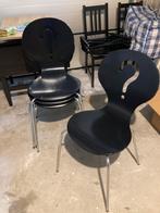 4 chaises noires avec logo, Quatre, Utilisé