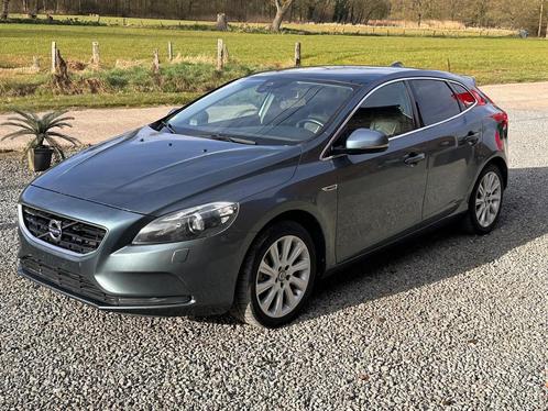 Volvo v40 D3, Auto's, Volvo, Particulier, V40, ABS, Achteruitrijcamera, Airbags, Airconditioning, Alarm, Android Auto, Apple Carplay