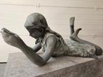 BRONZEN LIGGEND LEZEND MEISJE, OOK JONGENS RUIME KEUS KOOPJE, Ophalen of Verzenden, Gebruikt, Overige materialen, Mensenbeeld