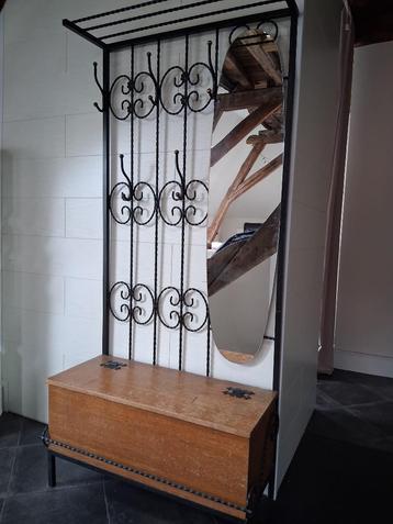 kleerhanger beschikbaar voor biedingen