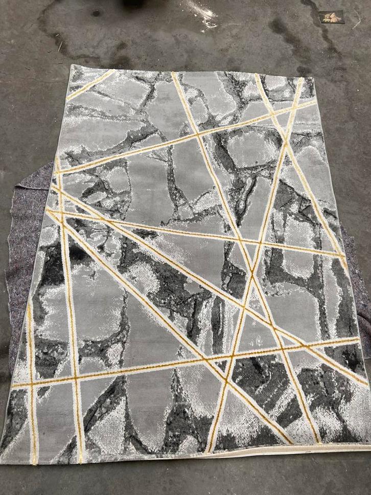 Modern tapijt – 160 x 230 cm – grijs met goudaccenten, Huis en Inrichting, Stoffering | Tapijten en Vloerkleden, Zo goed als nieuw
