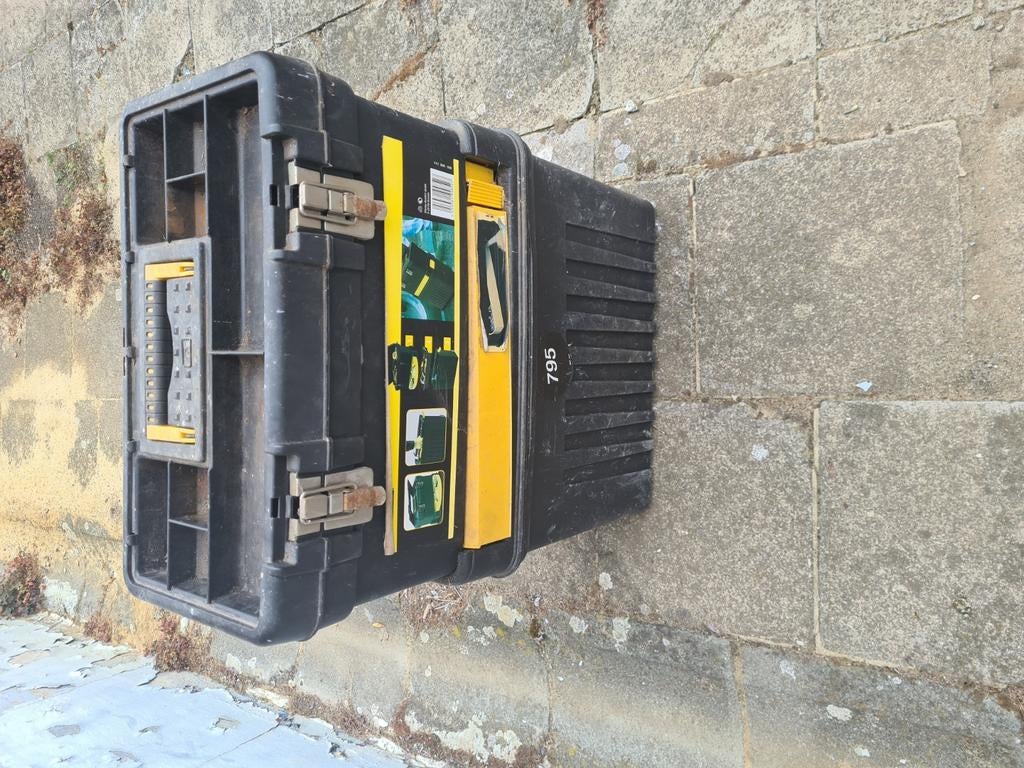 Coffre à outils Stanley, Enlèvement