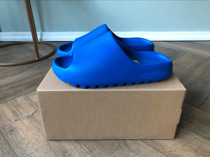 Adidas Yeezy Slide Azure Maat 46, Kleding | Heren, Schoenen, Nieuw, Slippers, Blauw, Ophalen of Verzenden
