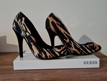 Feestelijke  Guess zebra print pumps maat 39, Kleding | Dames, Schoenen, Pumps, Guess, Ophalen of Verzenden, Zo goed als nieuw
