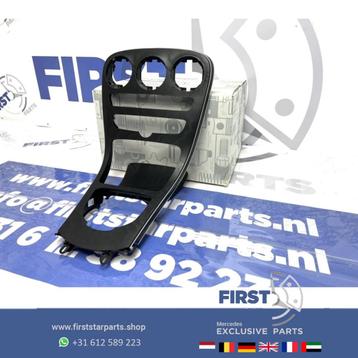 W205 essen hout Middenconsole Mercedes C Klasse 2018 AMG AUT beschikbaar voor biedingen