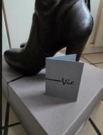 Mooie leder botjes van Vic., Enlèvement