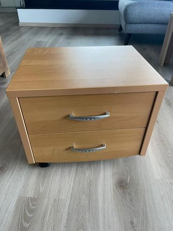 Nachtkast beschikbaar voor biedingen