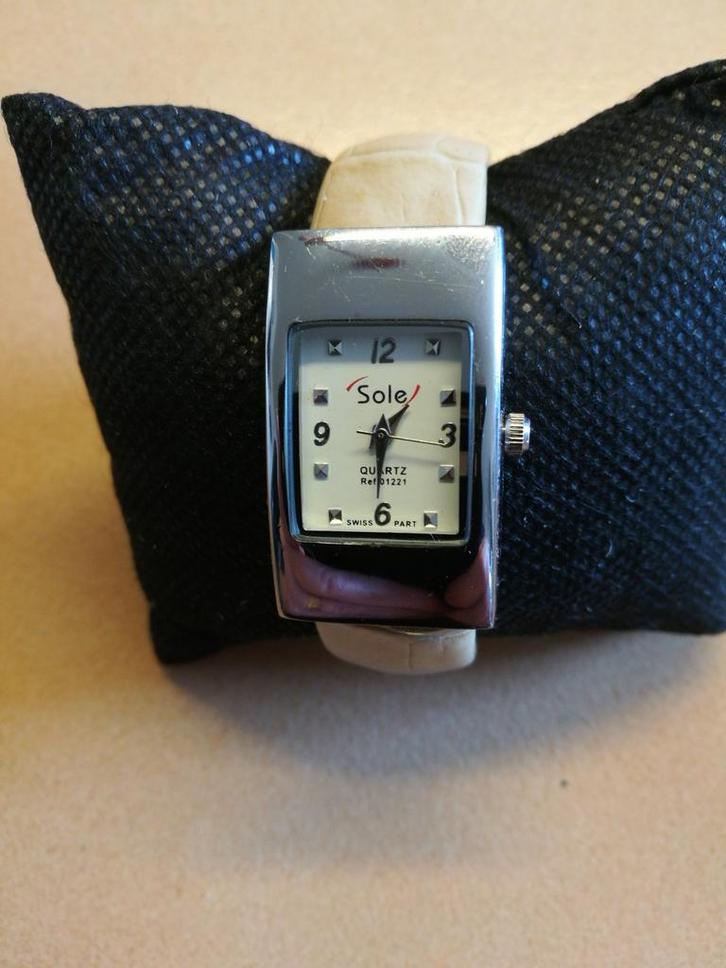 Montre femme quartz SOLE, Bijoux, Sacs & Beauté, Bijoux anciens, Bracelet, Enlèvement ou Envoi