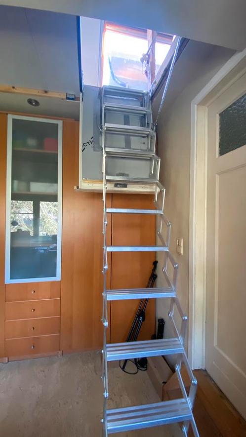 Metalen zig-zag vouwtrap met 13 treden plooibare zoldertrap, Doe-het-zelf en Bouw, Ladders en Trappen, Zo goed als nieuw, Trap